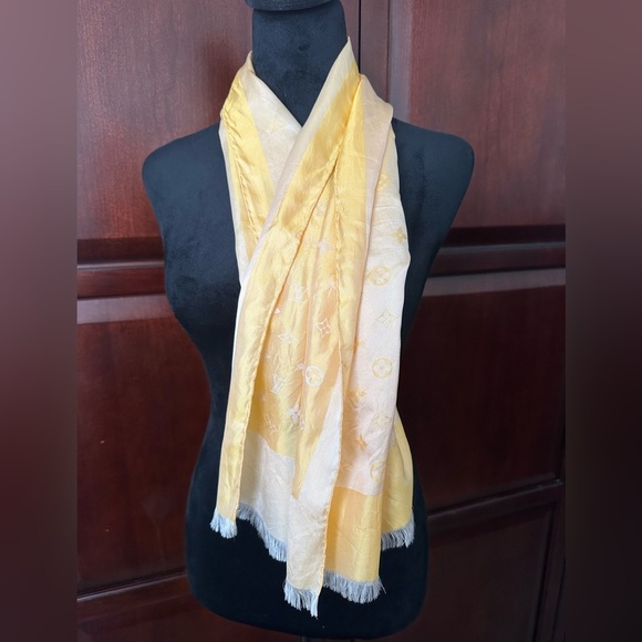 Louis Vuitton Scarf - Picture 2 of 10